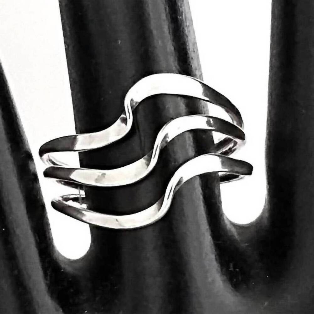 NEW COSTELLO INTERNATIONAL women's triple wave ring in silver